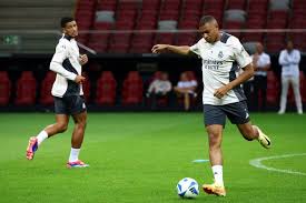 其背后更多 其背后更多